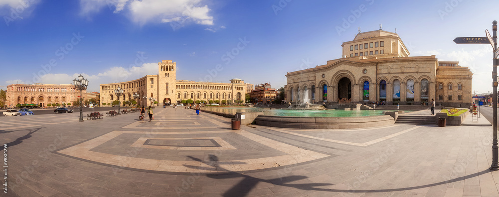 Obraz premium Central square with the fountain