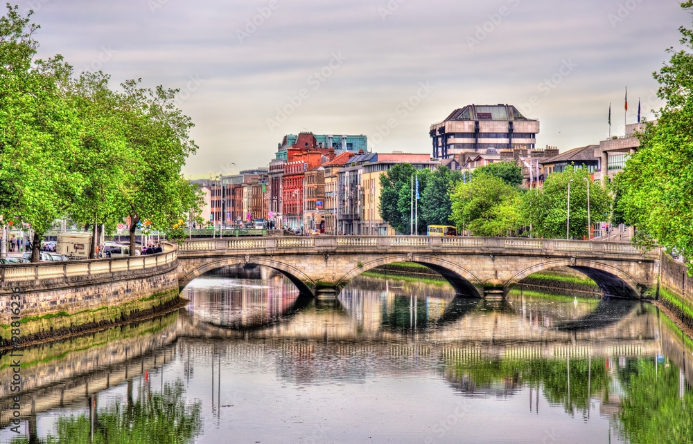 Fototapeta premium O'Donovan Rossa Bridge in Dublin - Ireland