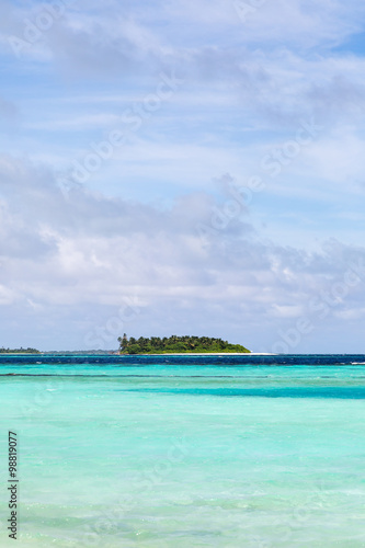 eine kleine Insel, weit entfernt © Robert Leßmann
