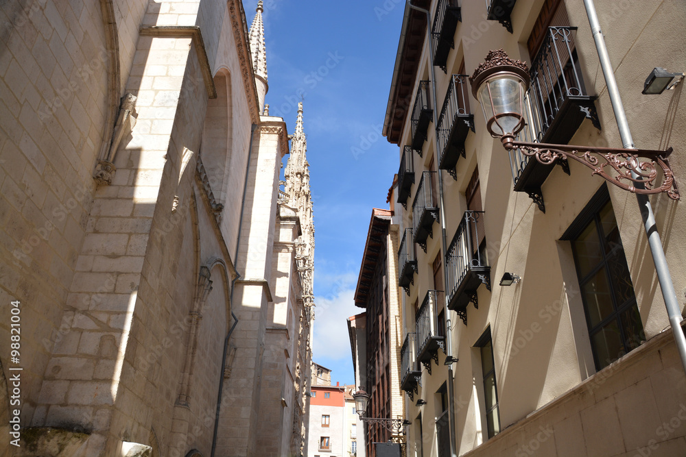 calles estrechas en la ciudad de Burgos