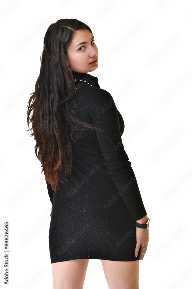 Portrait d'une jolie jeune femme brune à la mode. Portrait d'une jolie jeune femme brune à la mode.