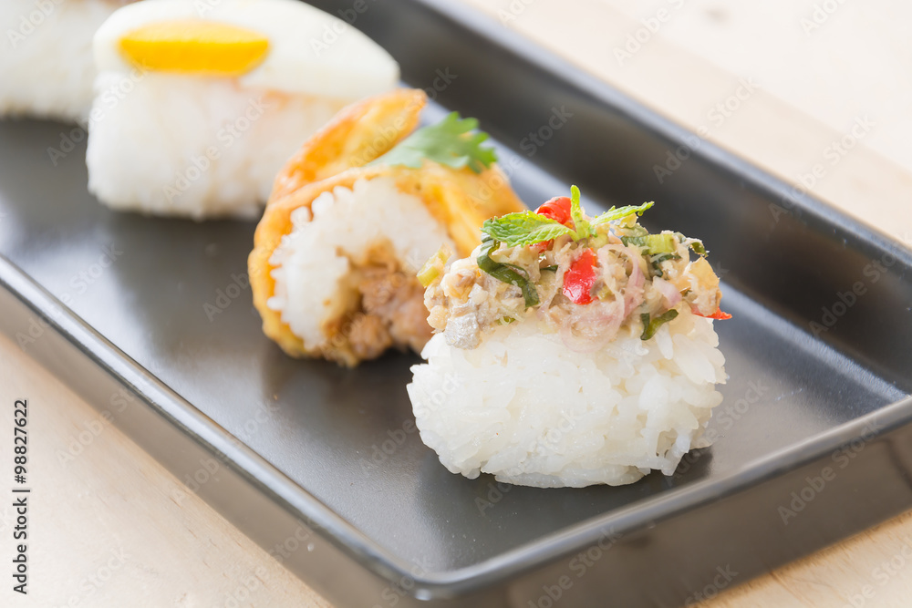spicy tuna sushi spicy tuna sushi
