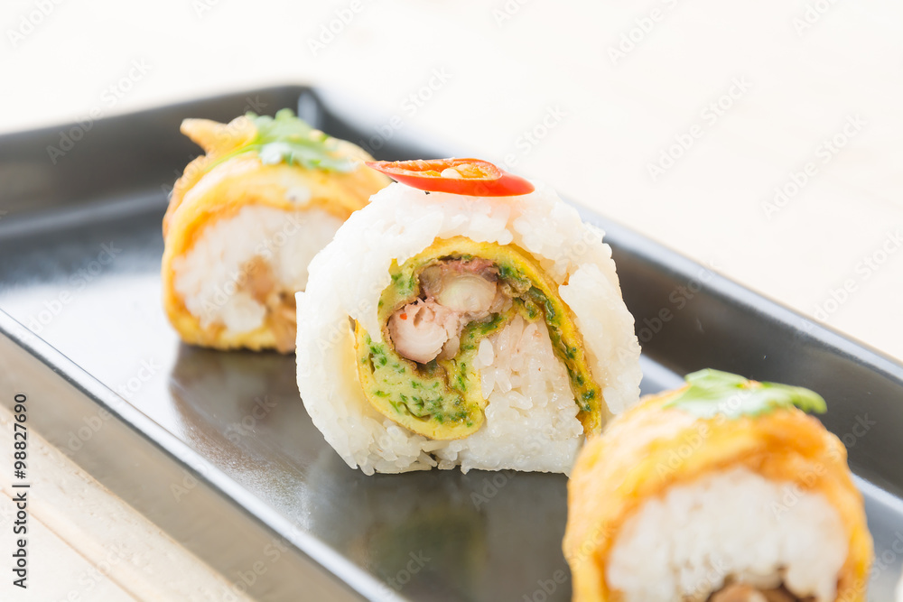 sushi roll sushi roll