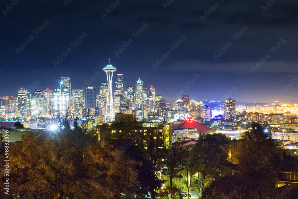 Fototapeta premium skyline and cityscape at dusk