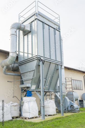 Industrial air filtration system