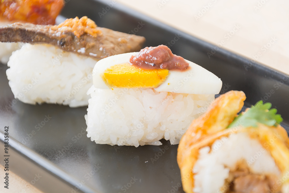 egg with shrimp paste sauce sushi egg with shrimp paste sauce sushi