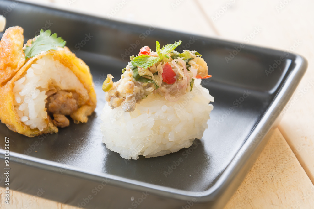 spicy tuna sushi spicy tuna sushi