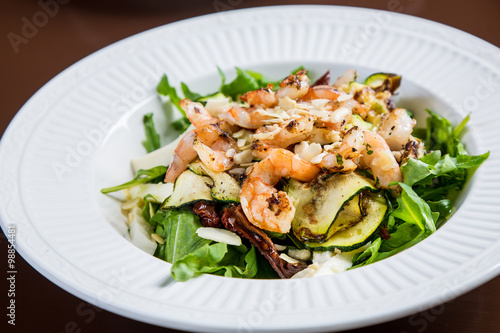 Shrimps salad wuth grilled zucchini