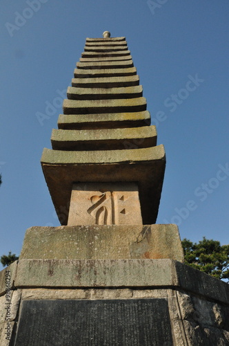 浮島十三重の石塔