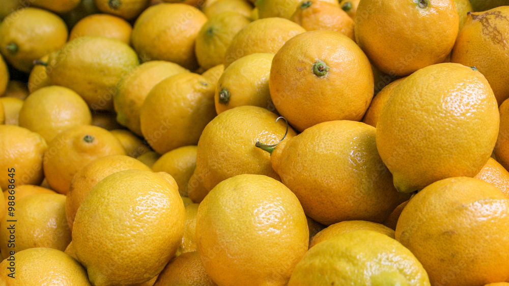 A pile of yellow lemons