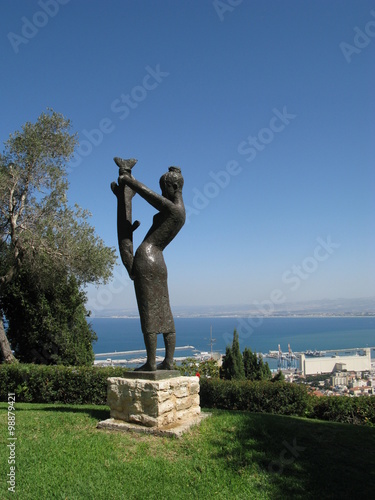 Вид из парка на город Хайфа . Израиль..