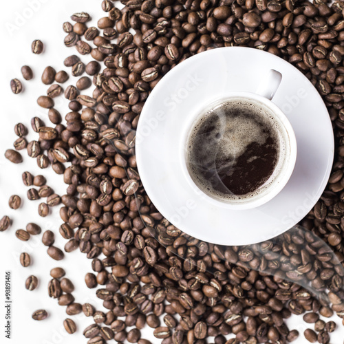 Coffee grains and coffee cup © fotofabrika