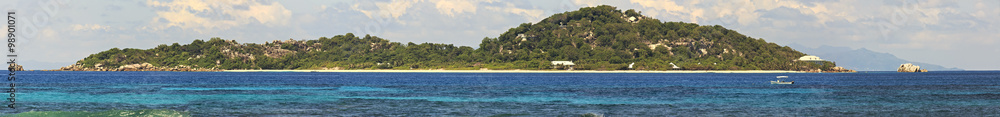 Fototapeta premium Panorama beautiful Cousin Island in Indian Ocean. Seychelles.