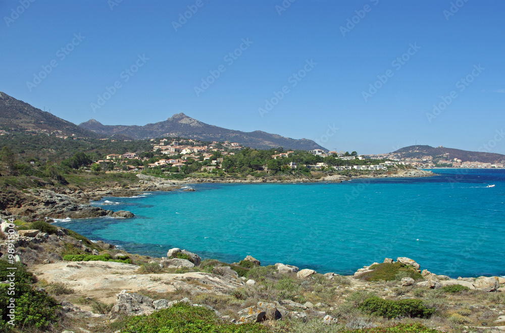 Corse, les eaux turquoise des criques de la Balagne