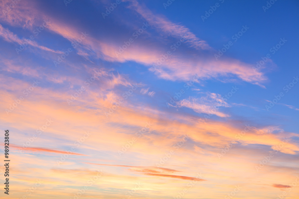 Naklejka premium golden clouds