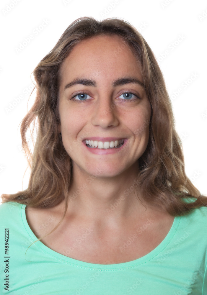 Passbild einer blonden Frau mit blauen Augen Passbild einer blonden Frau mit blauen Augen
