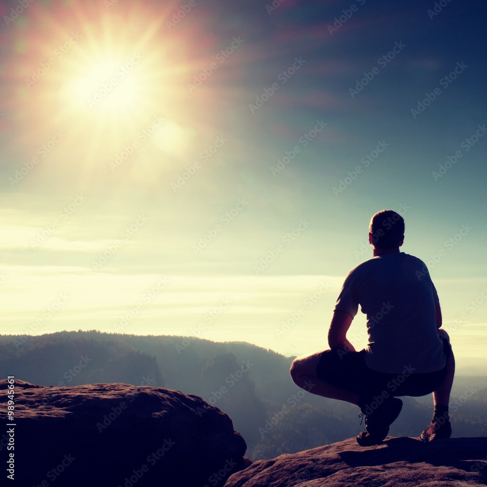 Obraz premium Freedom hiker sit upper the misty vlley and enjoy morning in beautiful nature