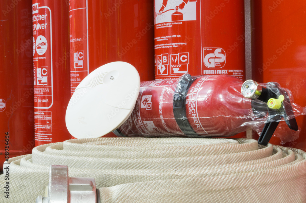 Obraz premium Feuerlöscher und Rauchmelder