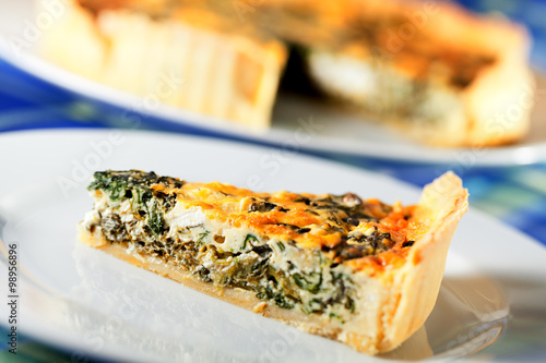 Quiche with spinach and rocotta cheese