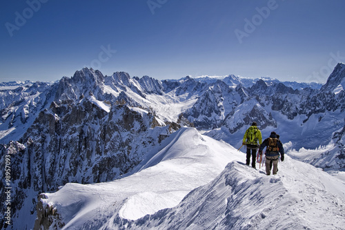 Schilderij op canvas Départ de la vallée blanche à l'aiguille du midi dans le massif du Mont-Blanc