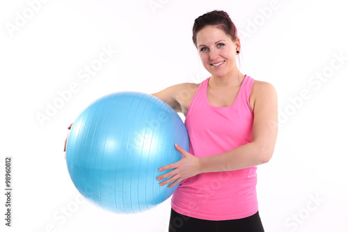 junge Frau mit Gymnastikball 2