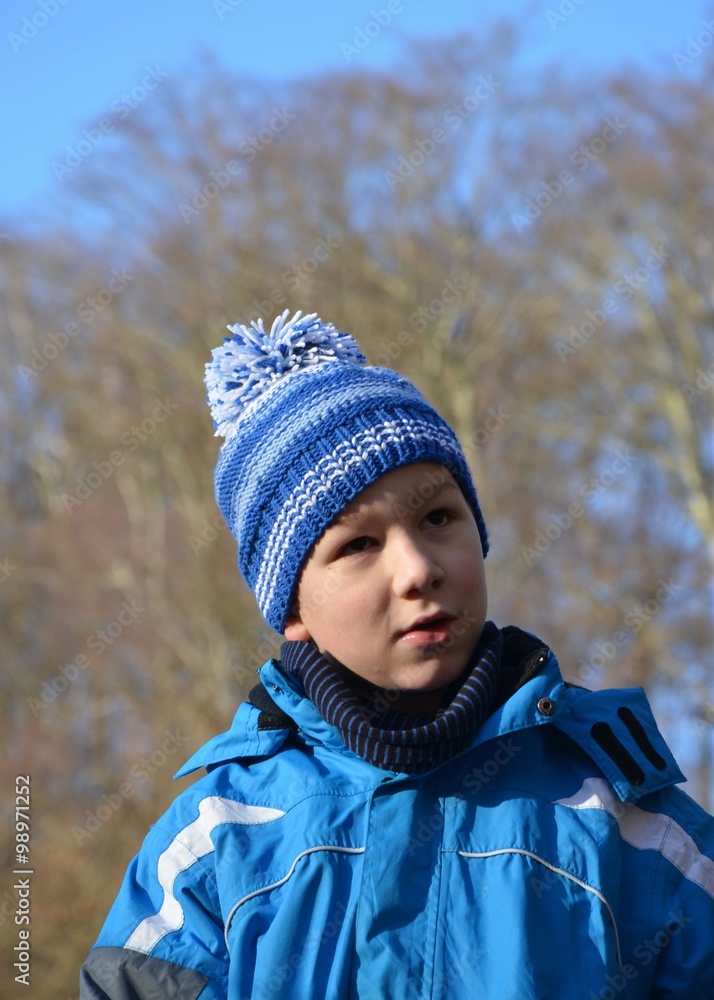 Glücklicher Junge in der Natur Glücklicher Junge in der Natur