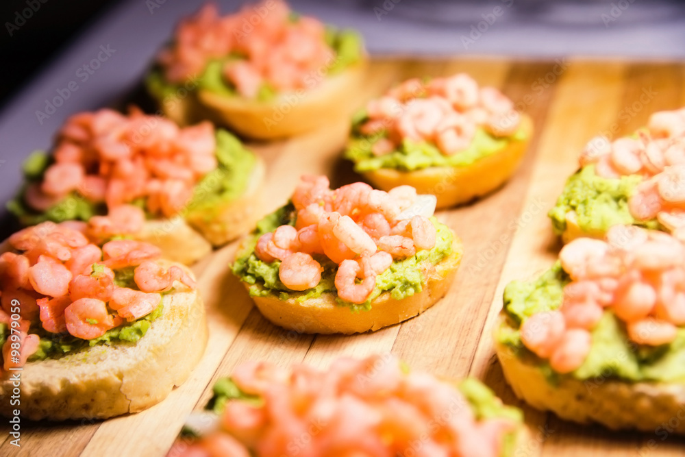 Bruschetta with a paste of green peas and shrimps Bruschetta with a paste of green peas and shrimps