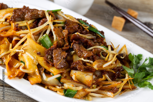 Fotografija Chinese spicy beef and vegetable dish in plate