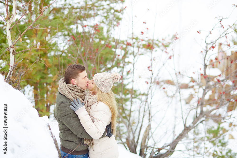 Dates kissing Dates kissing