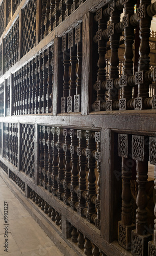 An interleaved wooden ornaments (Arabisk) in a historic mosque, photo