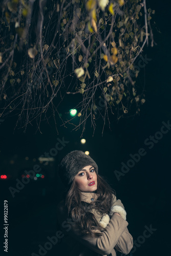 girl on cold night portrait 