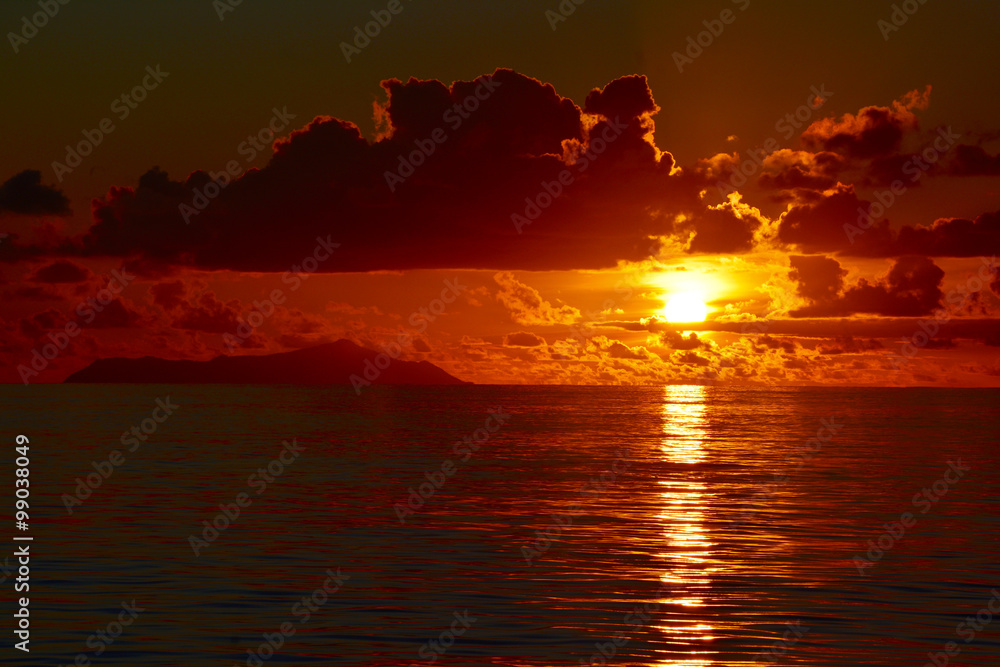 Sonnenuntergang an der Petite Anse Kerlan, Praslin Sonnenuntergang an der Petite Anse Kerlan, Praslin