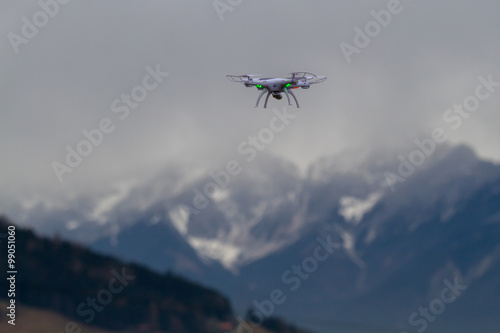 Drohne im Gebirge © ARC Photography