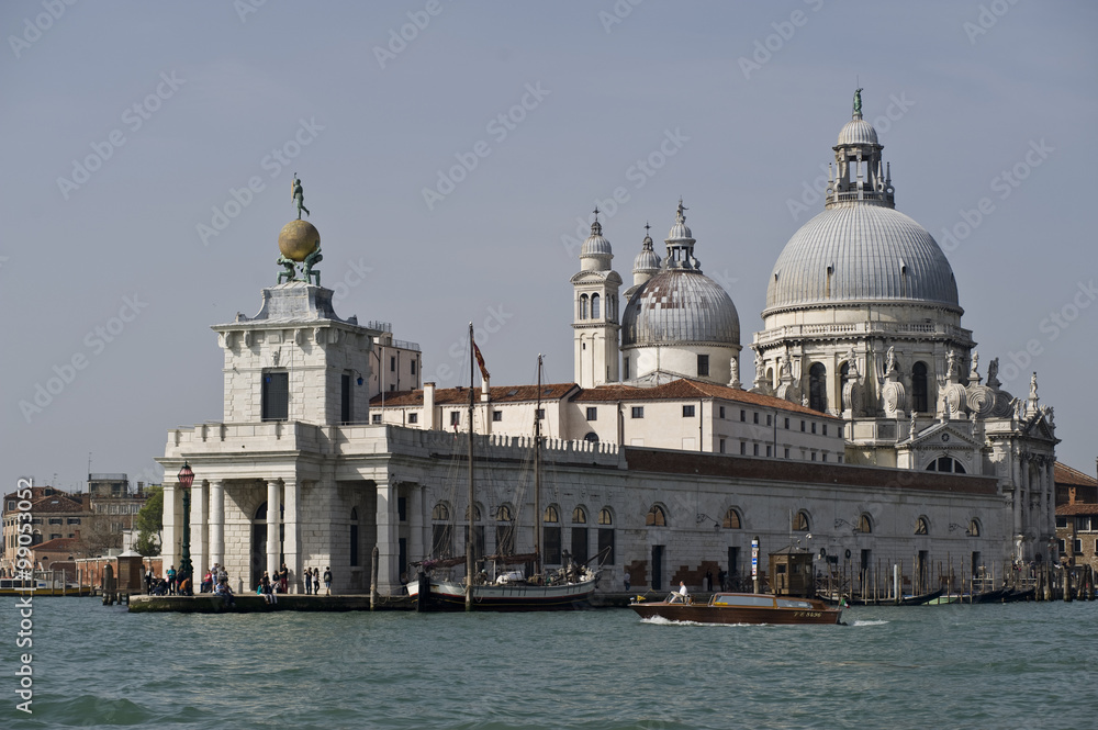 La Basilica Santa Maria della Salute a Venezia
