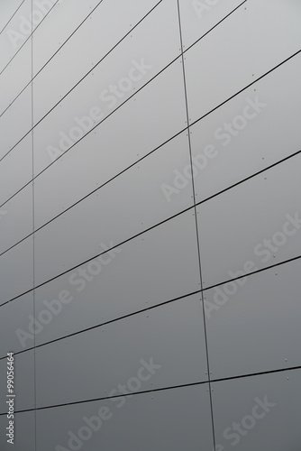 Fassade aus Aluminium an einem Bürogebäude