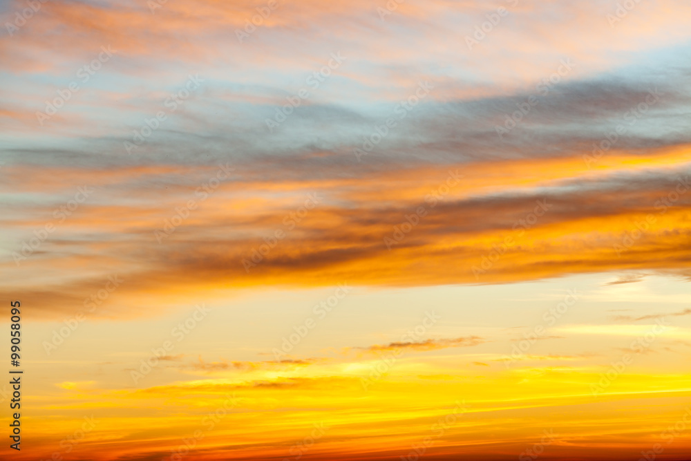 Obraz premium colorful dramatic sky with cloud at sunset