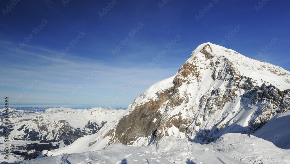 Obraz premium Szwajcarska góra, Jungfrau, Szwajcaria, ośrodek narciarski