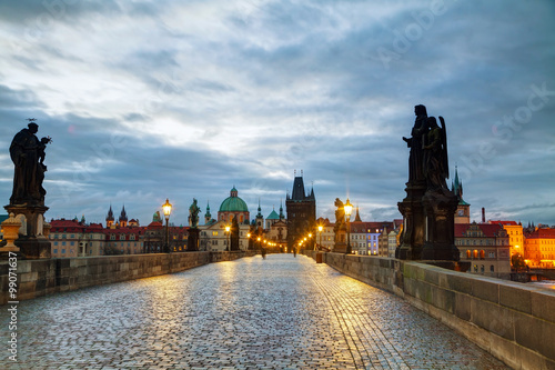 Obraz na płótnie Charles bridge in Prague at sunrise w salonie
