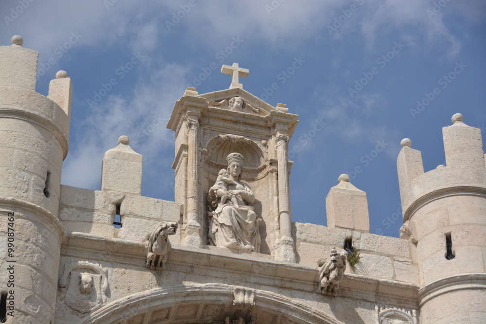 Fototapeta premium estatuas de piedra blanca