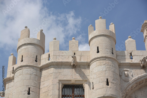 almenara de piedra blanca