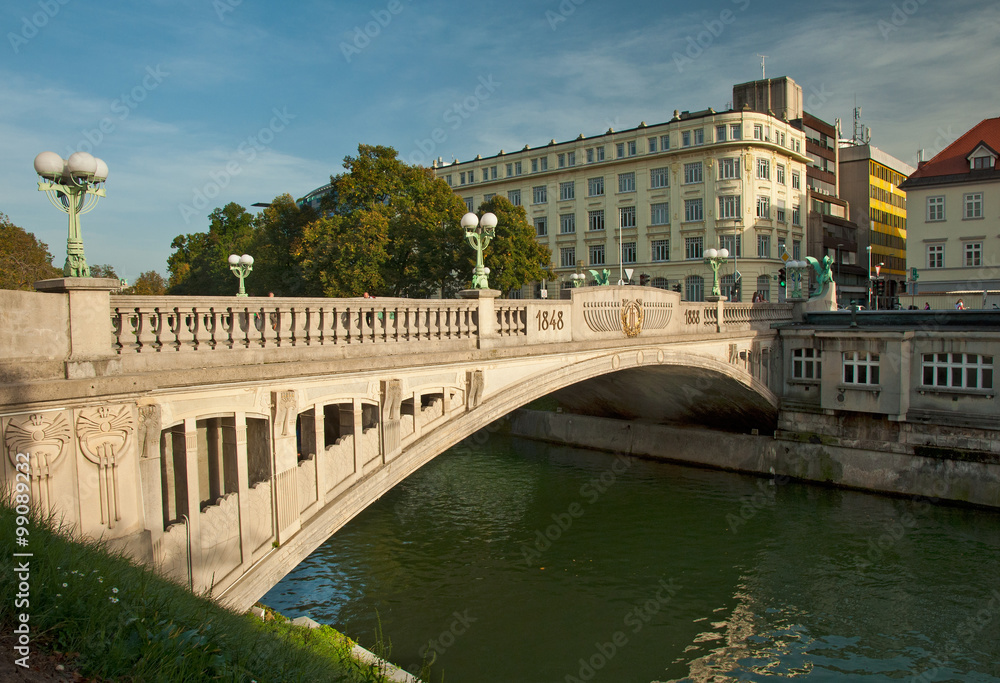 Naklejka premium Famous Dragon bridge, symbol of Ljubljana