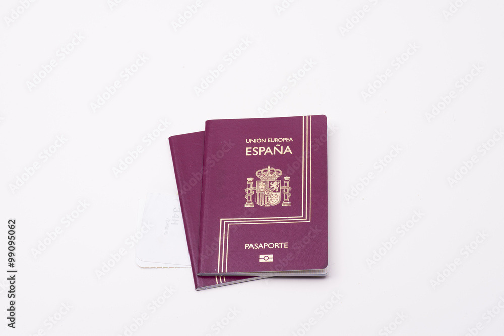 Pasaportes españoles y billetes de avión. Pasaportes españoles y billetes de avión.