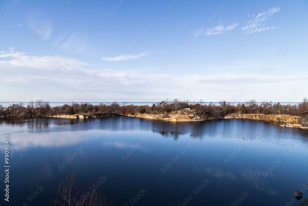 Fototapeta premium Quarry/ crystal clear quarry at Halibut point park