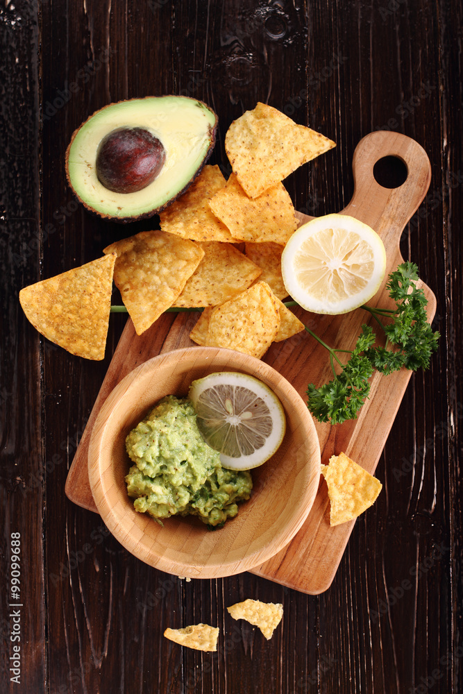 guacamole with corn chips guacamole with corn chips