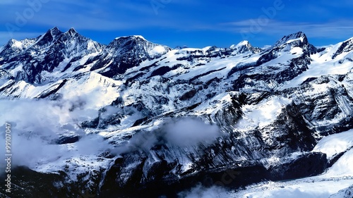 Swiss Alps © Salawin Chanthapan