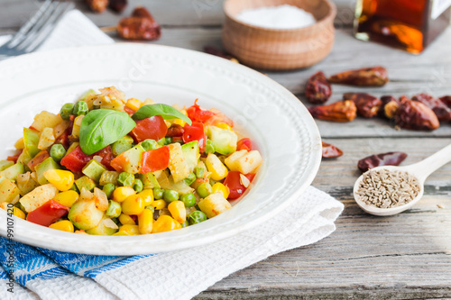 vegetarian vegetable stew with peas and corn, curry, healthy din