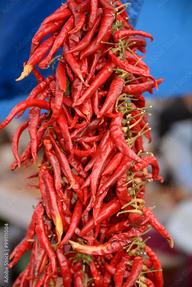 Naklejka premium Peperoni auf einem Markt