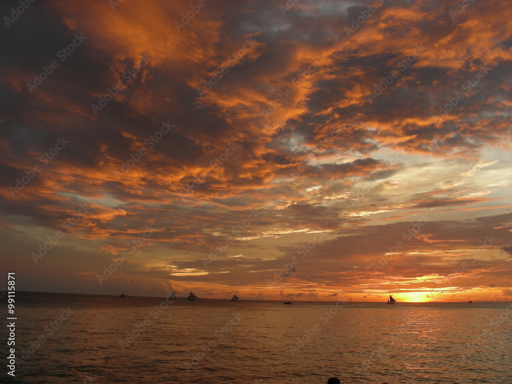 tramonto nell'isola di boracay nelle filippine