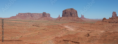 Monument Valley  Nationalpark  Tafelberge  Utah  Arizona  USA  W  ste  Sommer  Tag  Kalkstein  Sandstein