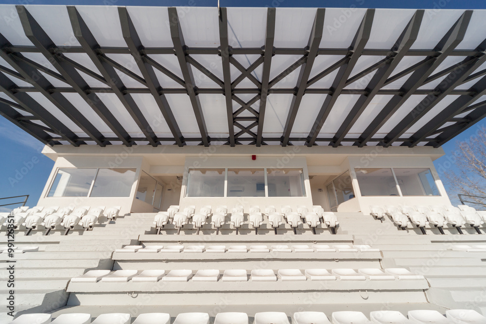 Obraz premium puste trybuny na stadionie piłkarskim